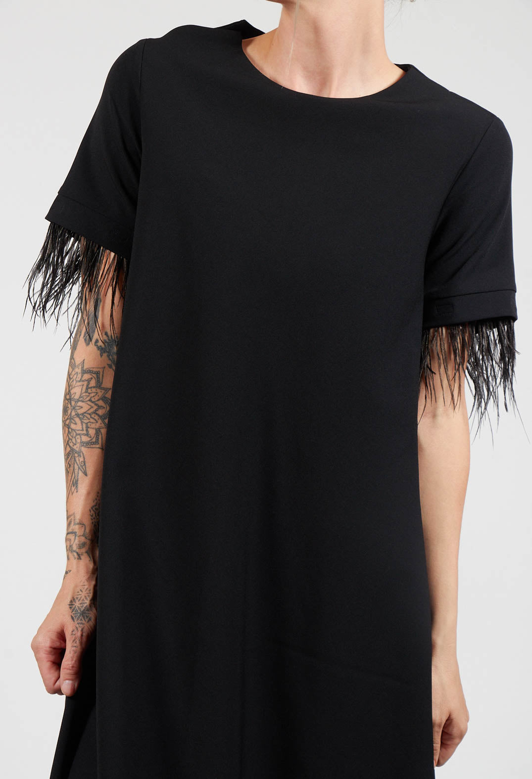 Nila Dress In Black with Detachable Sleeves