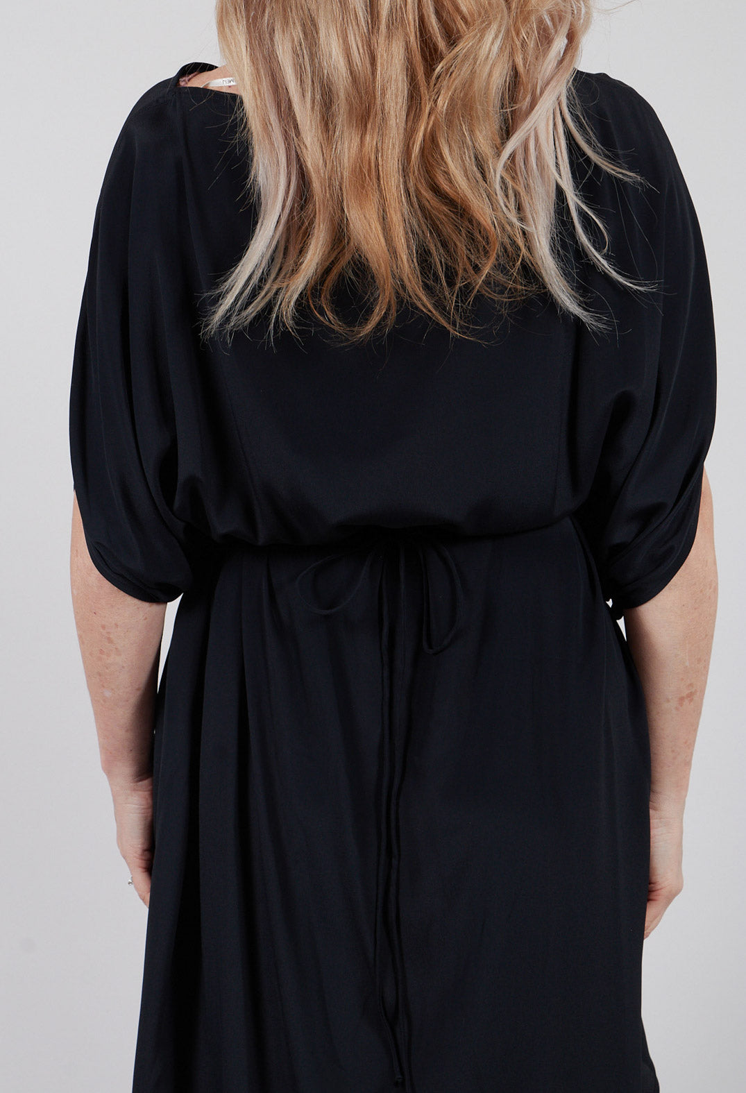Drop Shoulder Dress in Nero