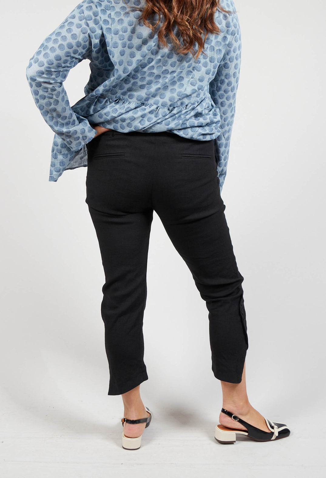 Trousers with Open Hem and Buttons in Black