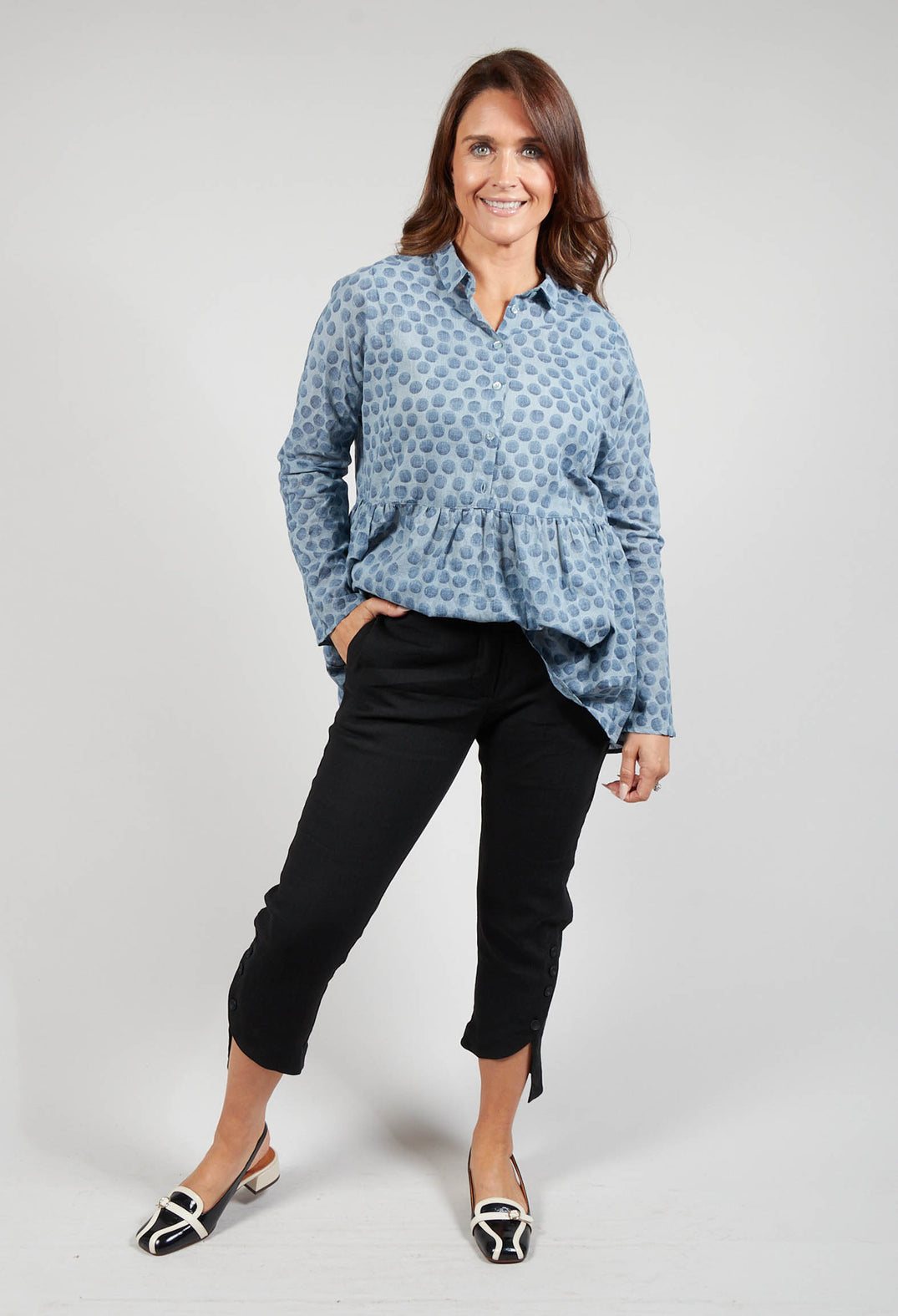 Trousers with Open Hem and Buttons in Black