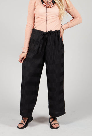 Pleated Stripe Pattern Trousers in Nero