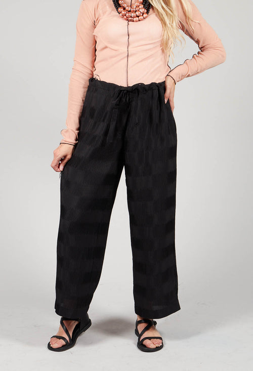 Pleated Stripe Pattern Trousers in Nero
