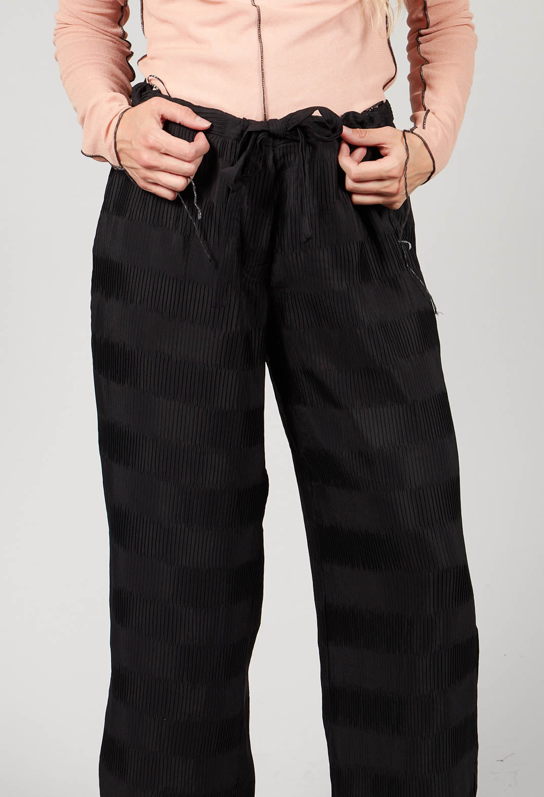 Pleated Stripe Pattern Trousers in Nero