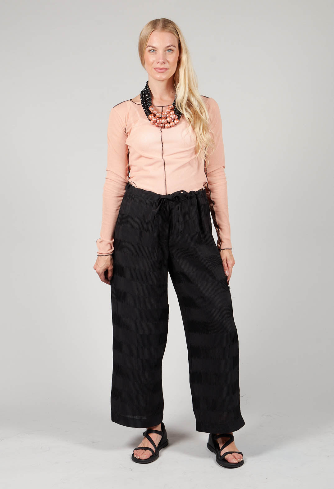 Pleated Stripe Pattern Trousers in Nero