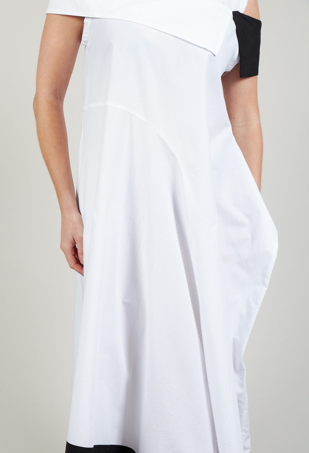 ELAN1 Dress in White with Black