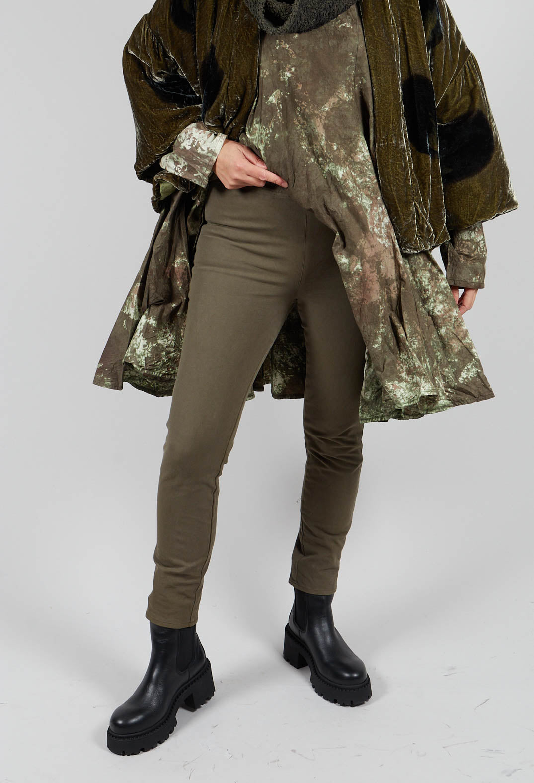 Hesidiot Trousers in Freund