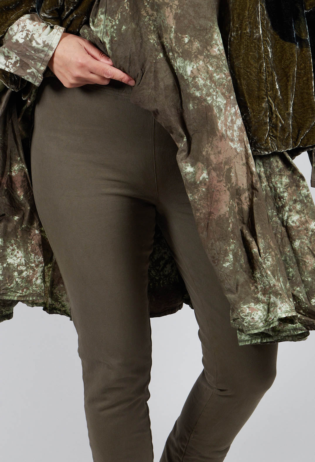Hesidiot Trousers in Freund