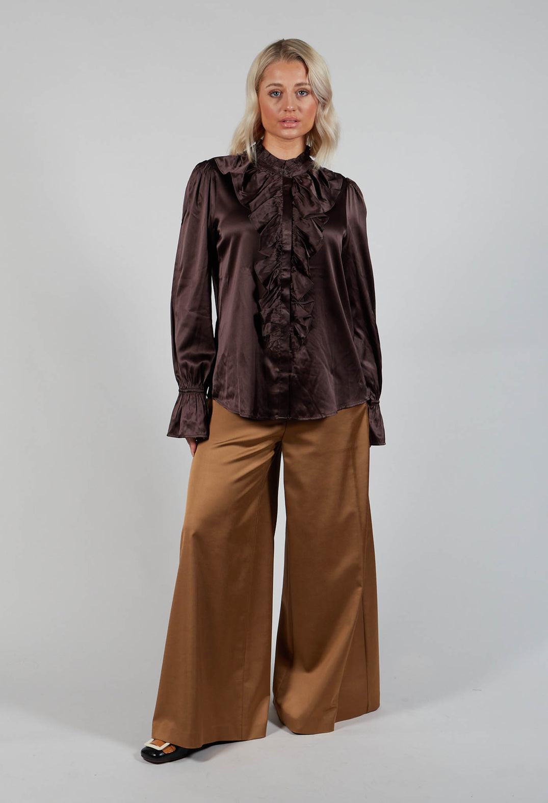 Ingeborg Shirt with Ruffles in Chocolate