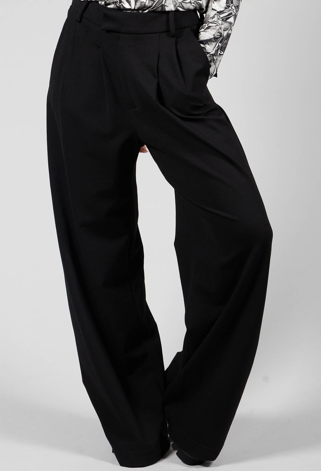 Wide Leg Pleated Trousers in Black