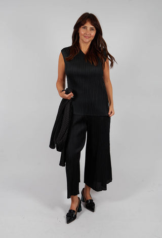 Simply Pleat V Tank in Black