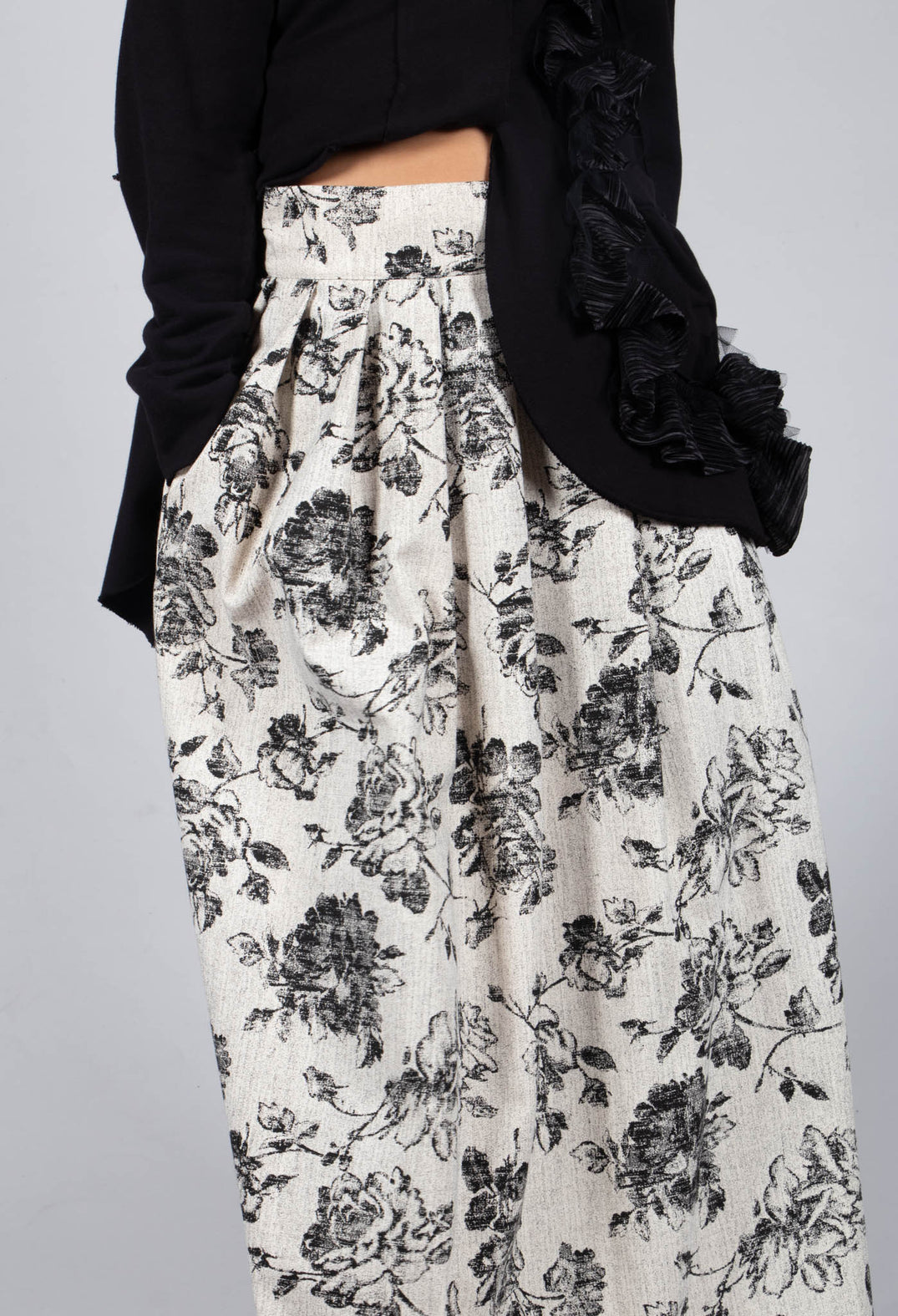 Soft Black Flower Pleated Skirt