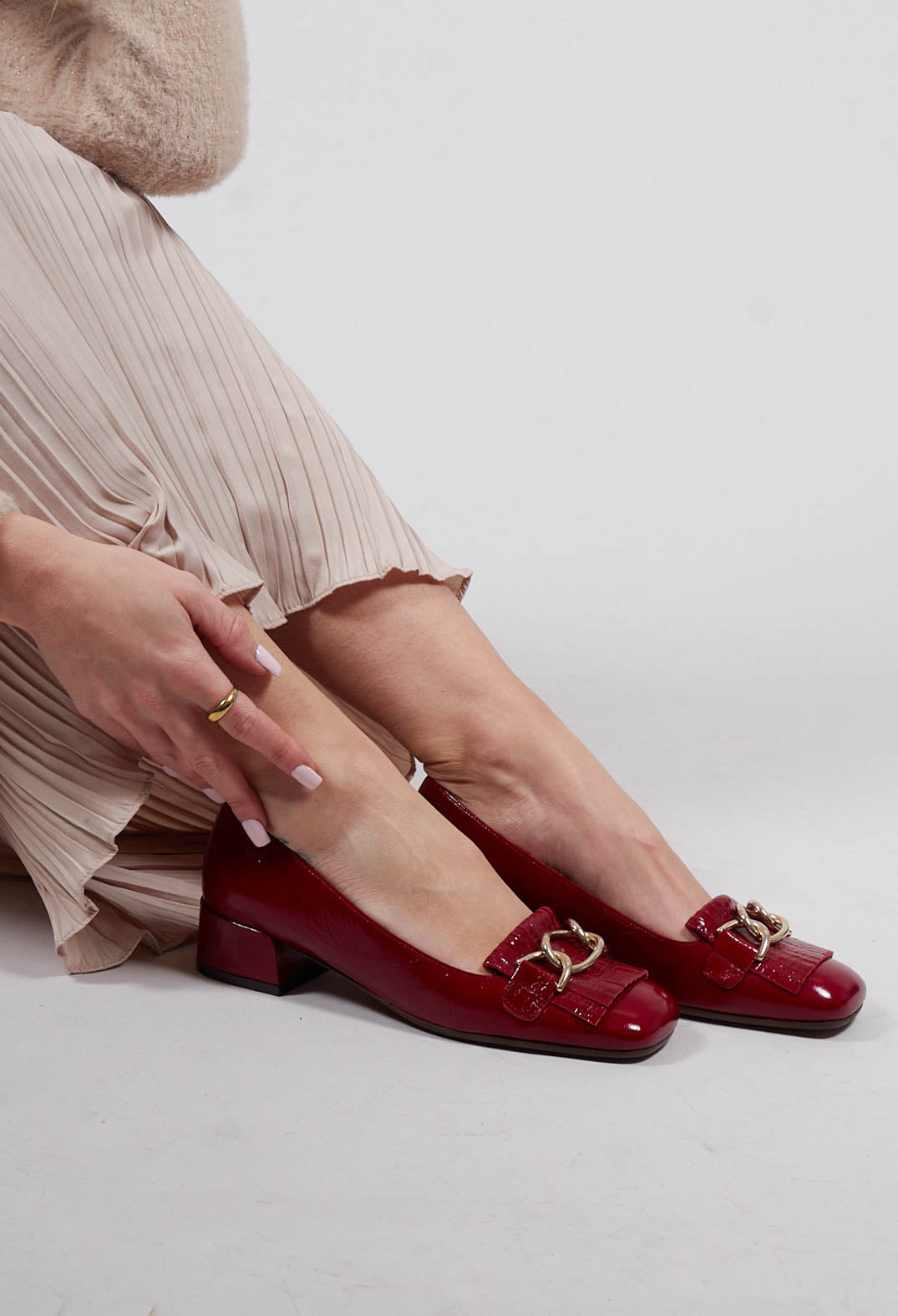 Iglato Low Heel Shoes in Maserati Granate
