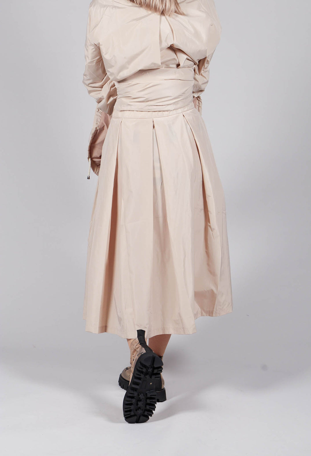 Elastic Waist Pleated Midi Skirt in Powder