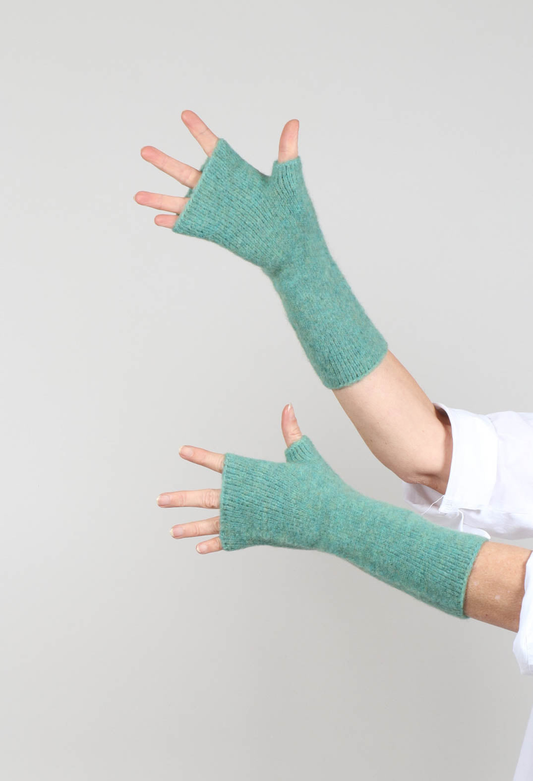 Fingerless Gloves in Turquoise
