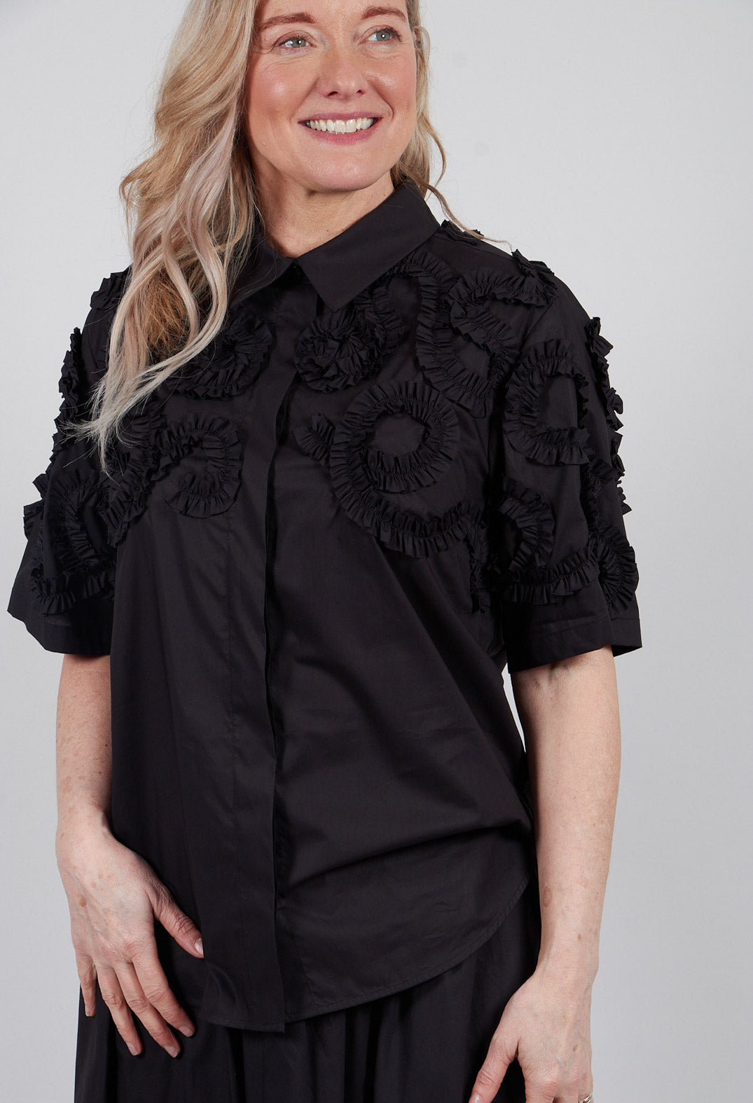 Frill Blouse in Nero