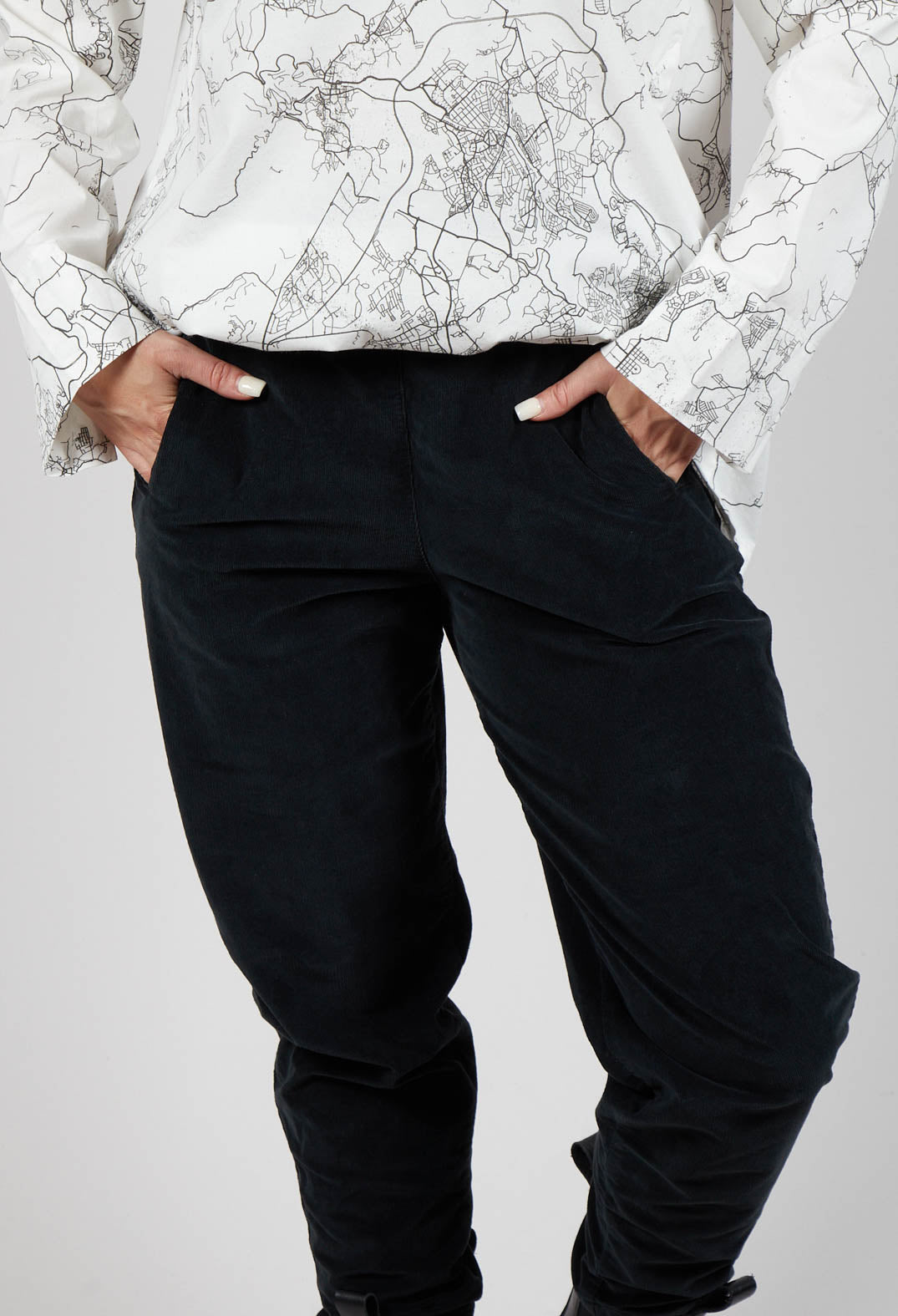 Geishan Long Trousers in Black