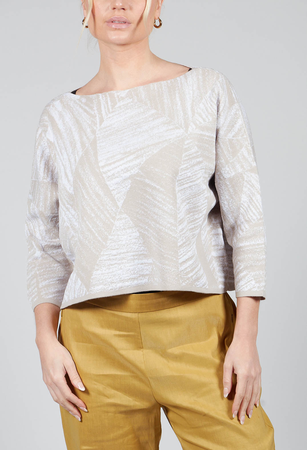 Geometric Jumper in Mastic