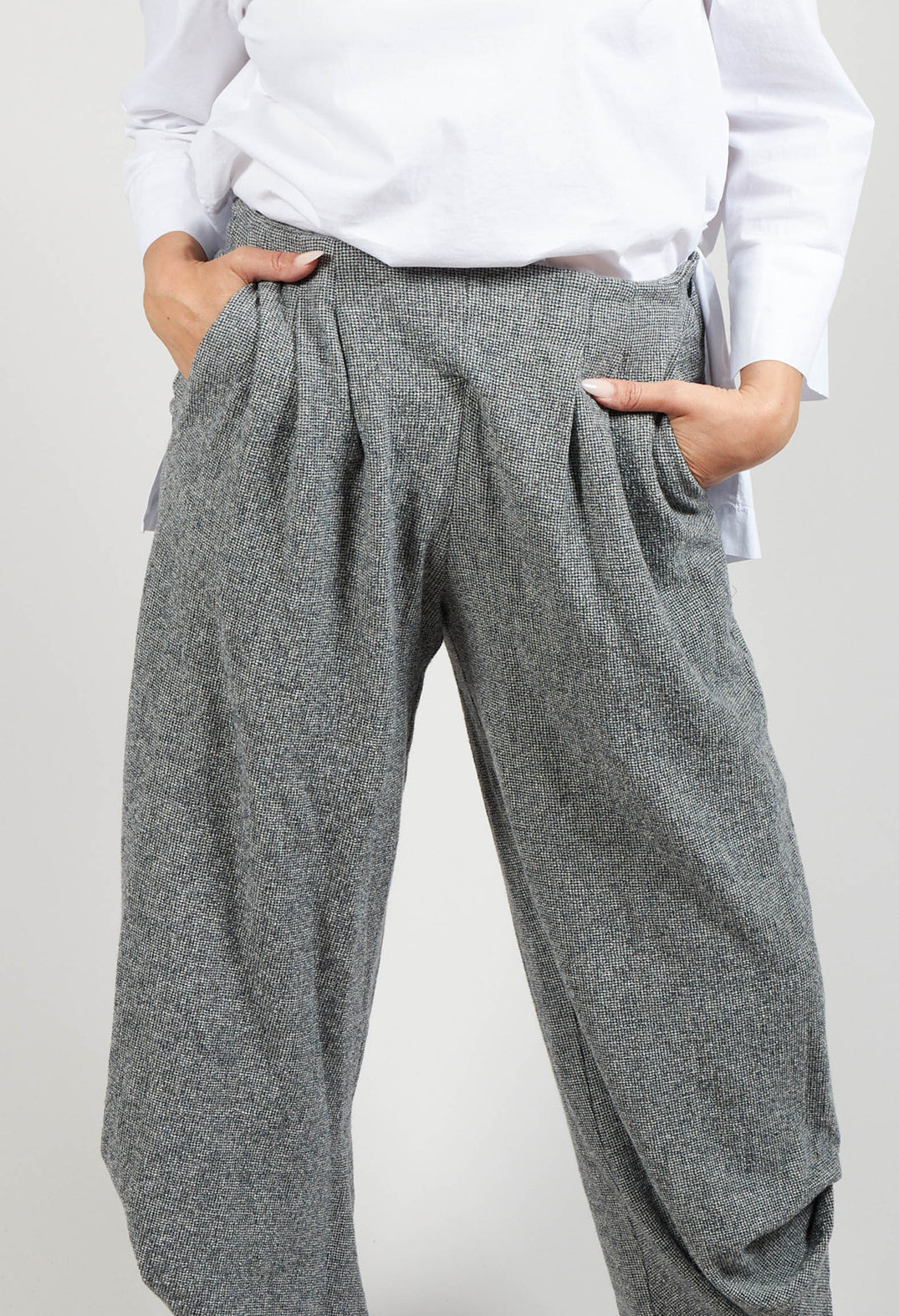 Houndstooth Trousers in Grey