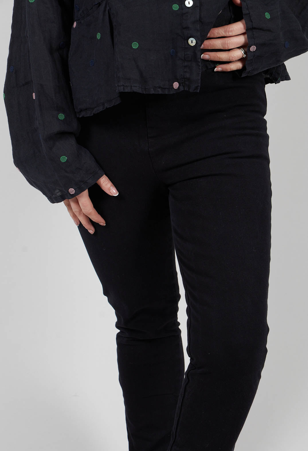 Hesidiot Trousers in Kaviar