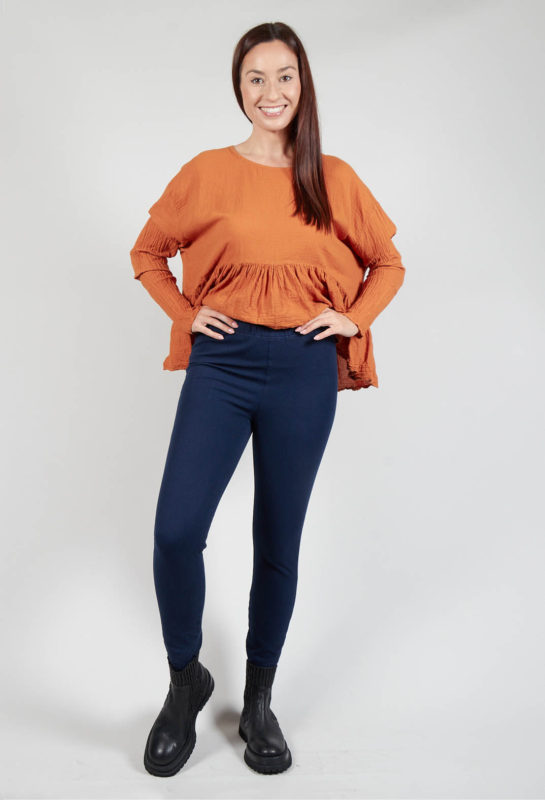 Hesidiot Trousers in Nacht Blue