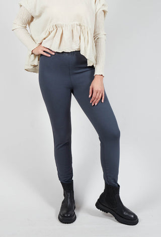 Hesidiot Trousers in Versteck Blue