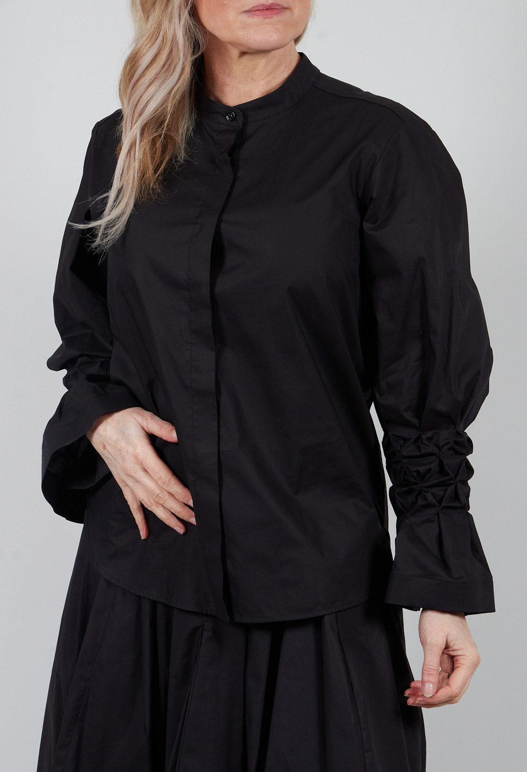 Honeycomb Cuff Shirt in Nero
