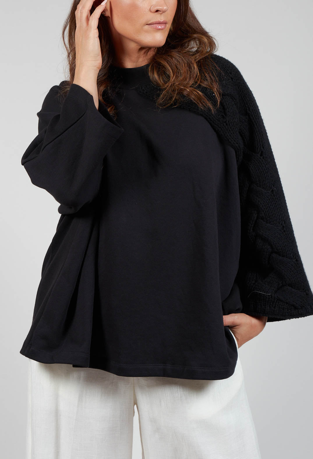 Phoenix Contrasting Boxy Pullover in Nero