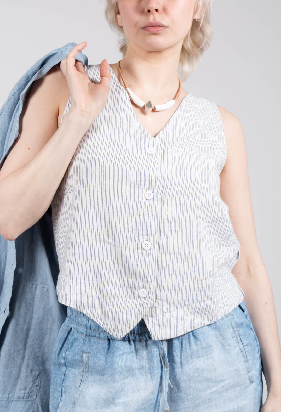 Yune Vest in Undyed Stripe