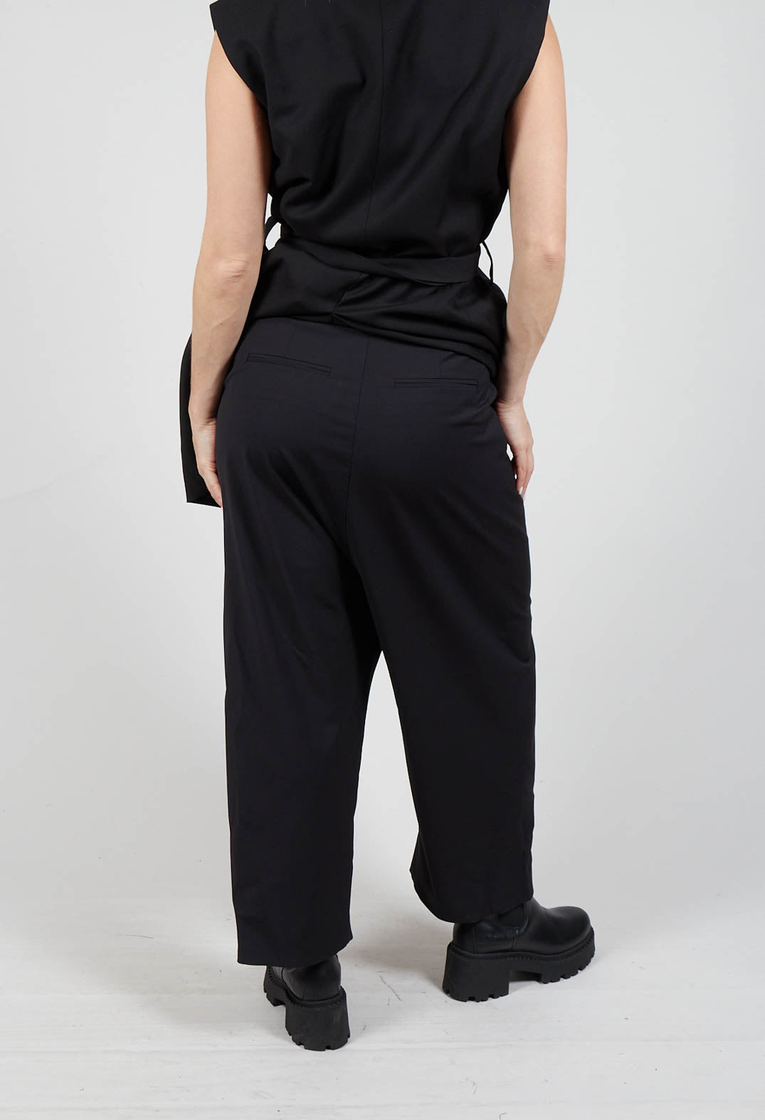 Irene Cropped Leg Trouser in Nero
