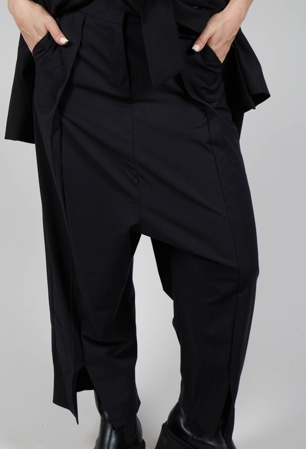 Irene Cropped Leg Trouser in Nero