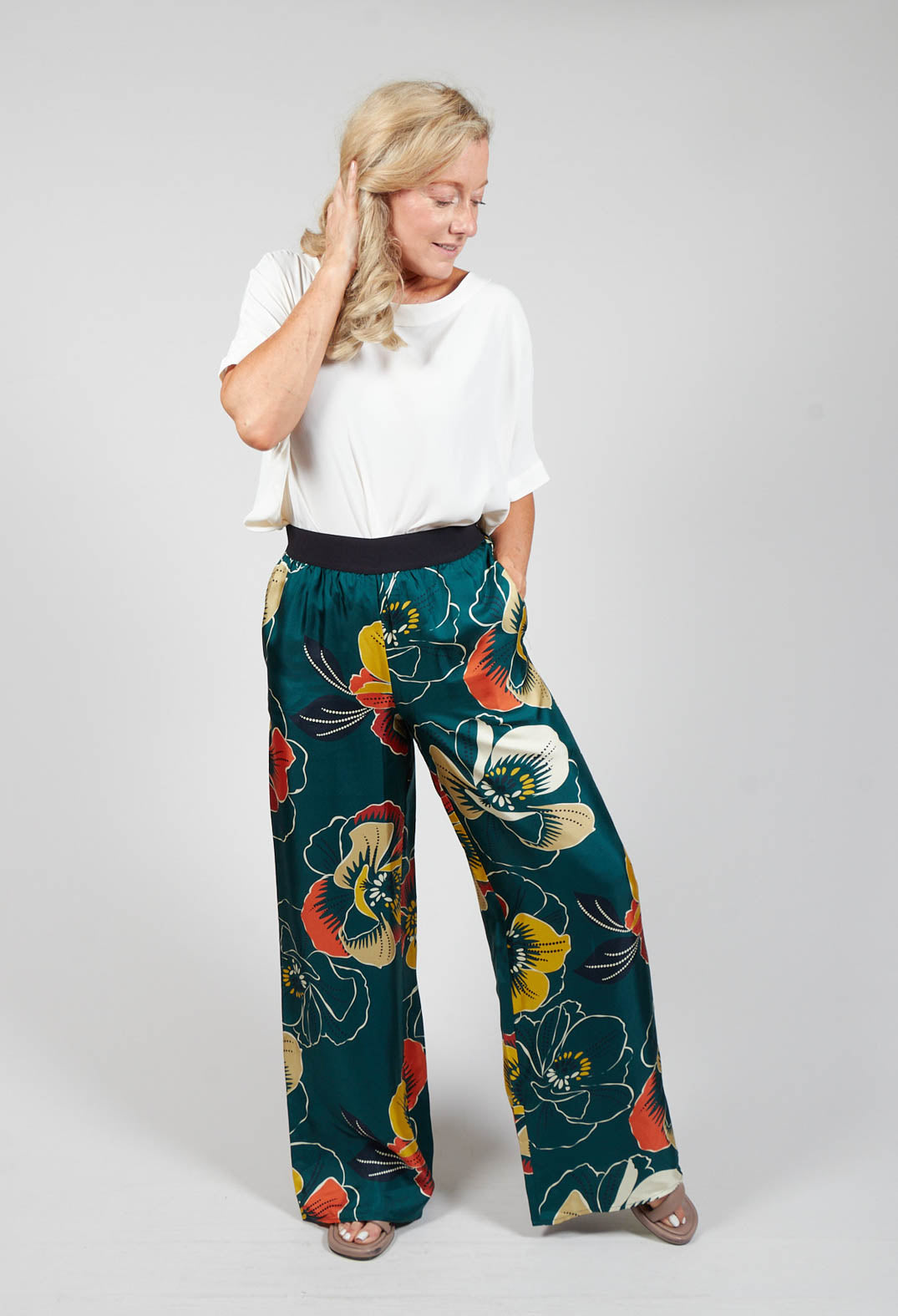 floral print wide leg trousers with front pockets
