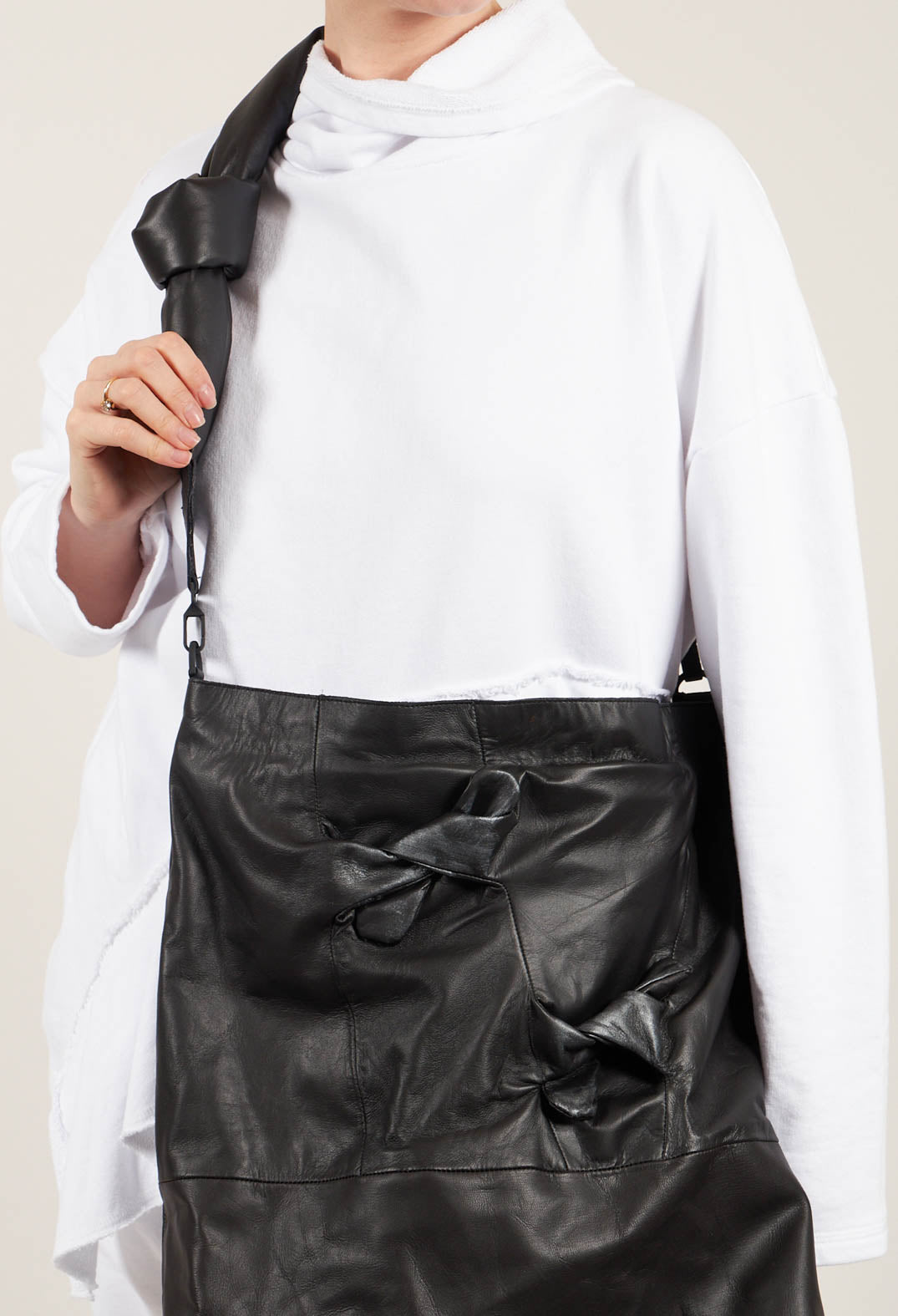 Jenno Slouch Bag in Black