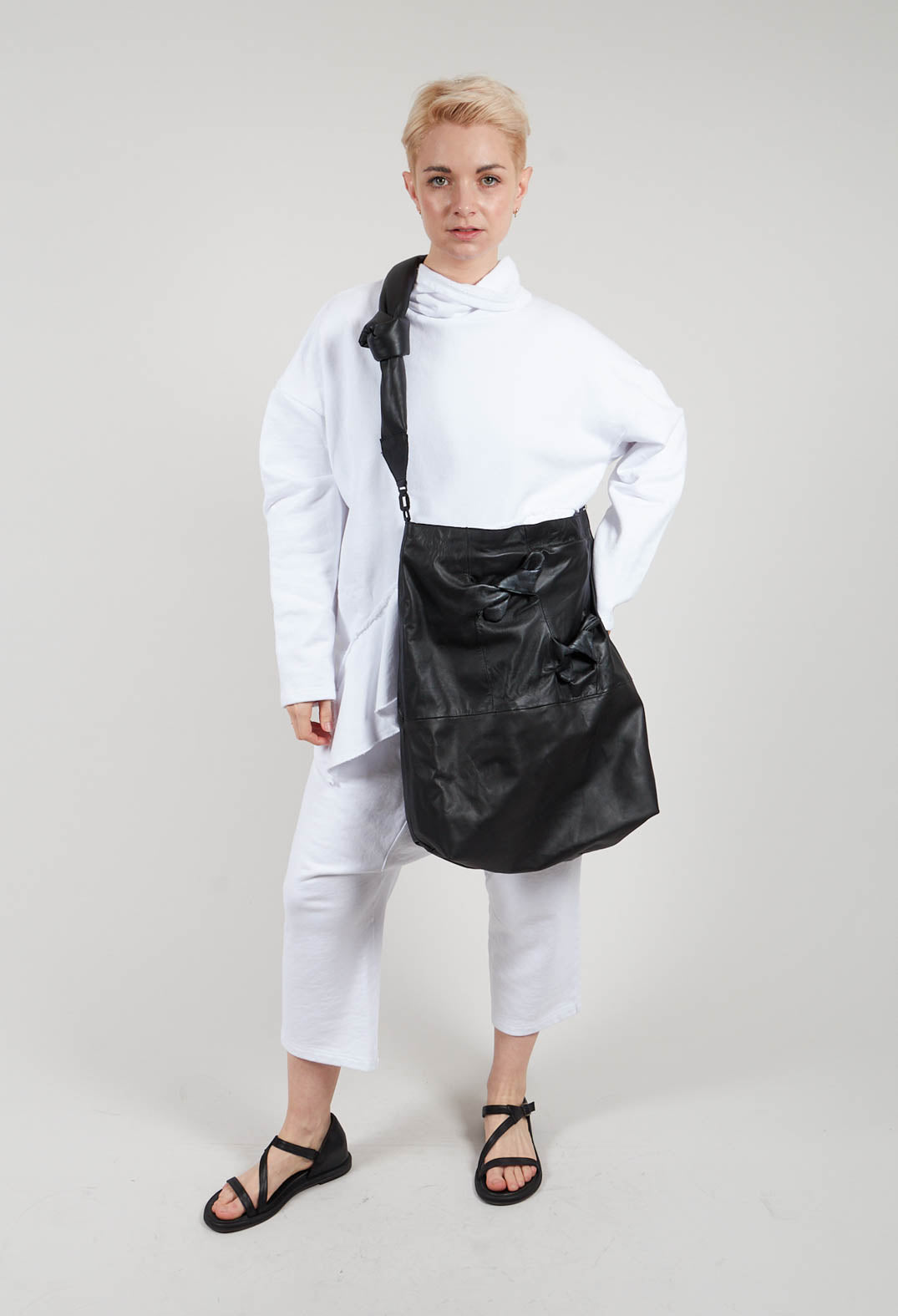 Jenno Slouch Bag in Black