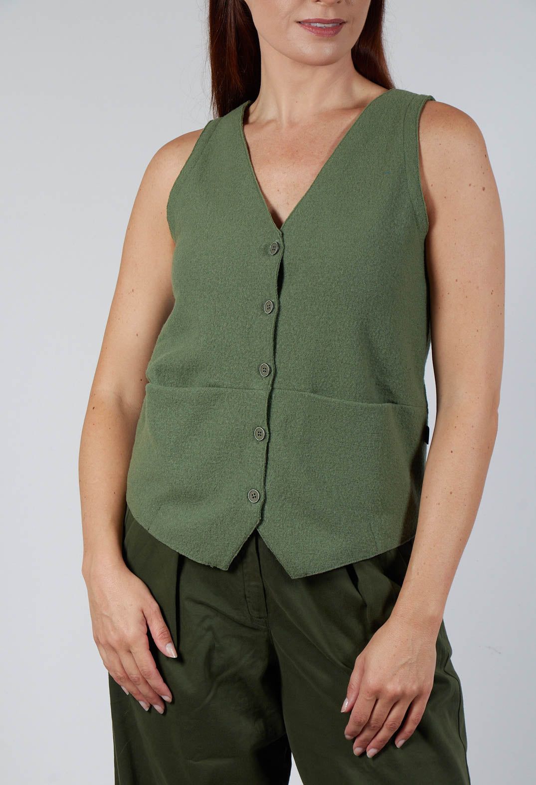 Junai Vest in Khaki