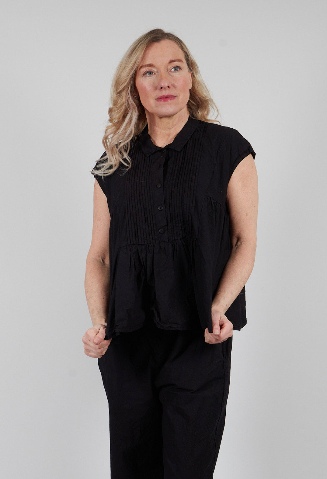 Junglaser Top in Kaviar