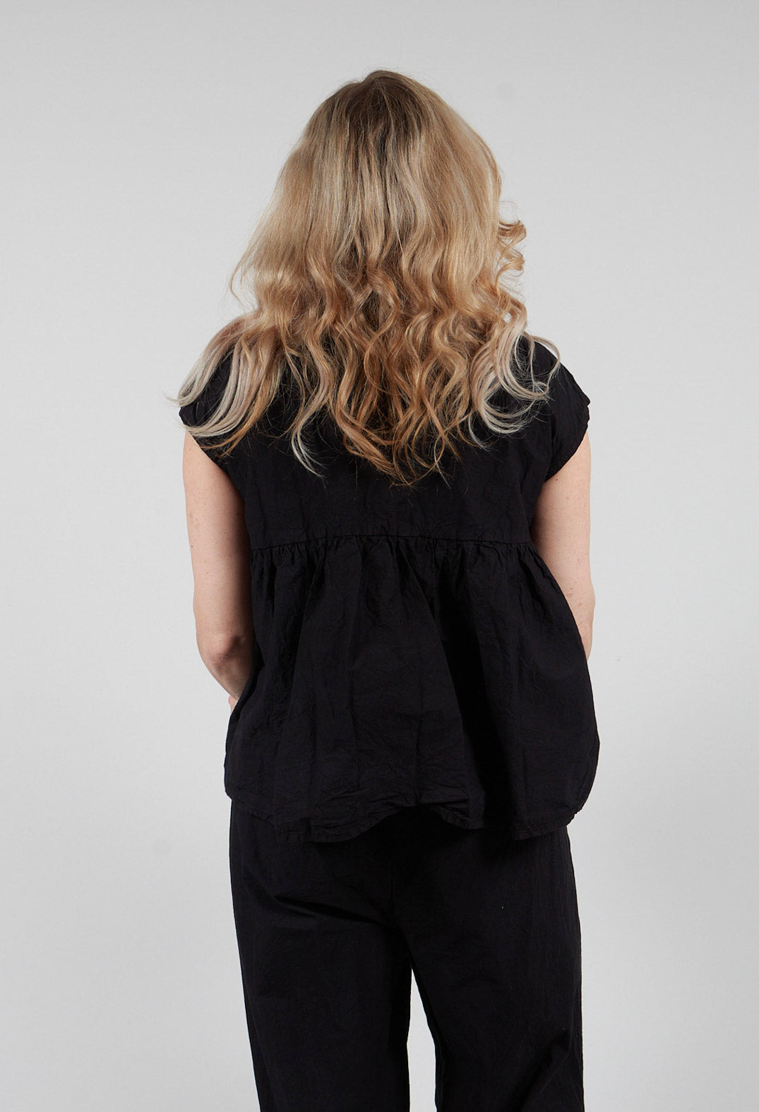 Junglaser Top in Kaviar