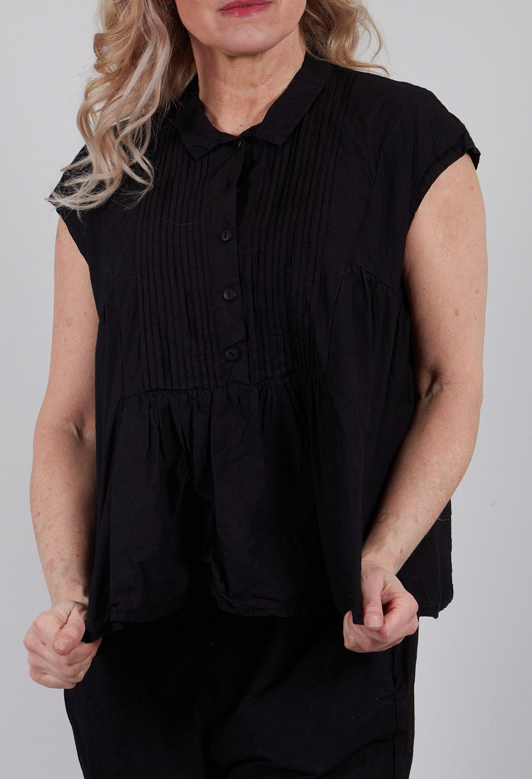 Junglaser Top in Kaviar