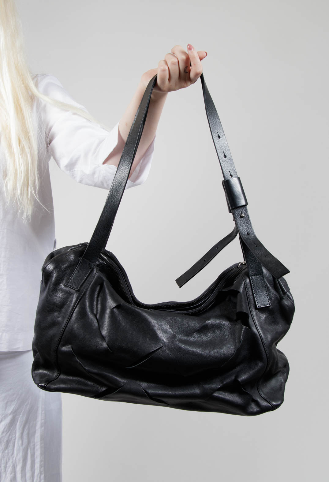 Large Leather Bag with Strap Detail in Borsa Punk Nero