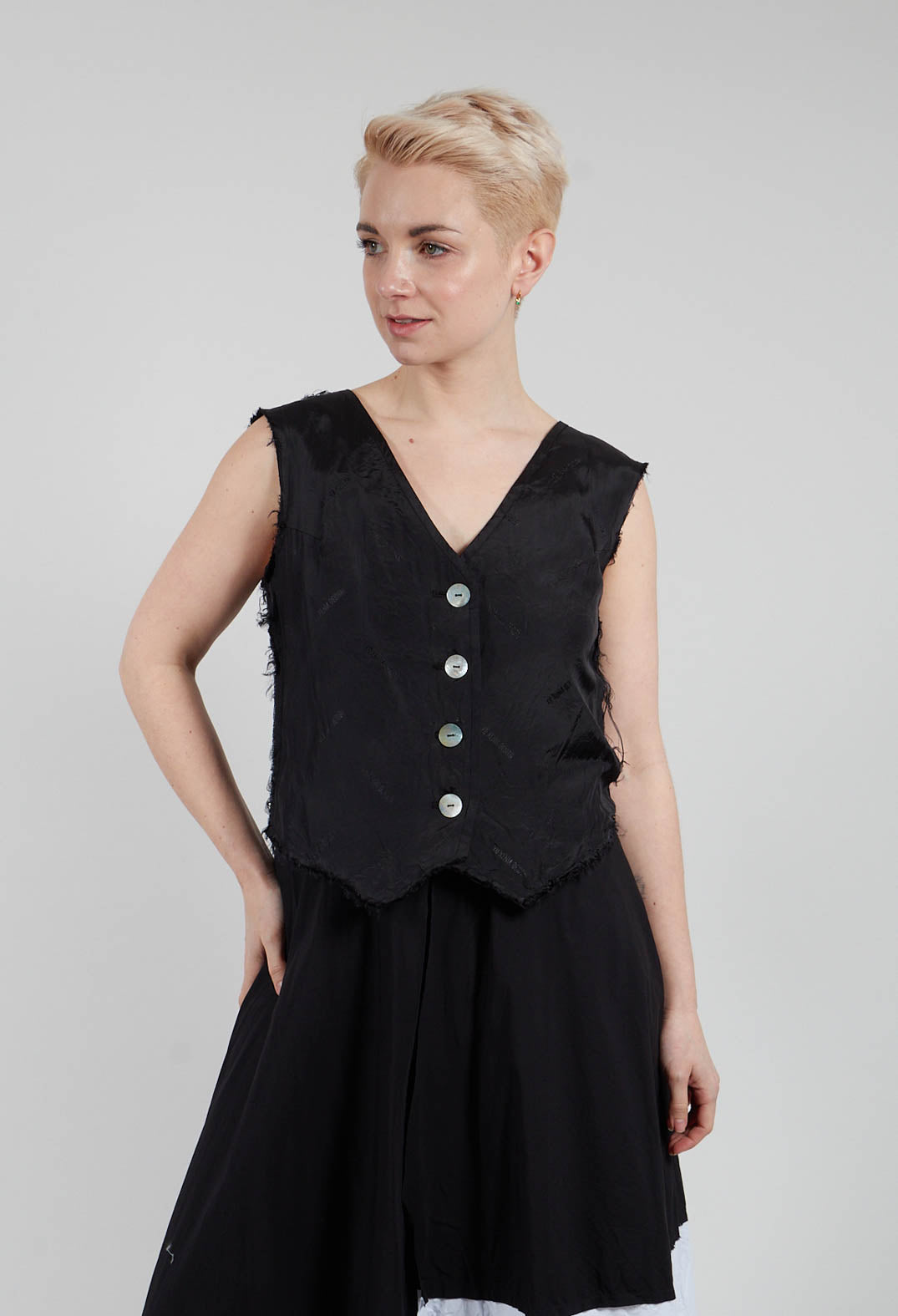 Kats Vest in Black