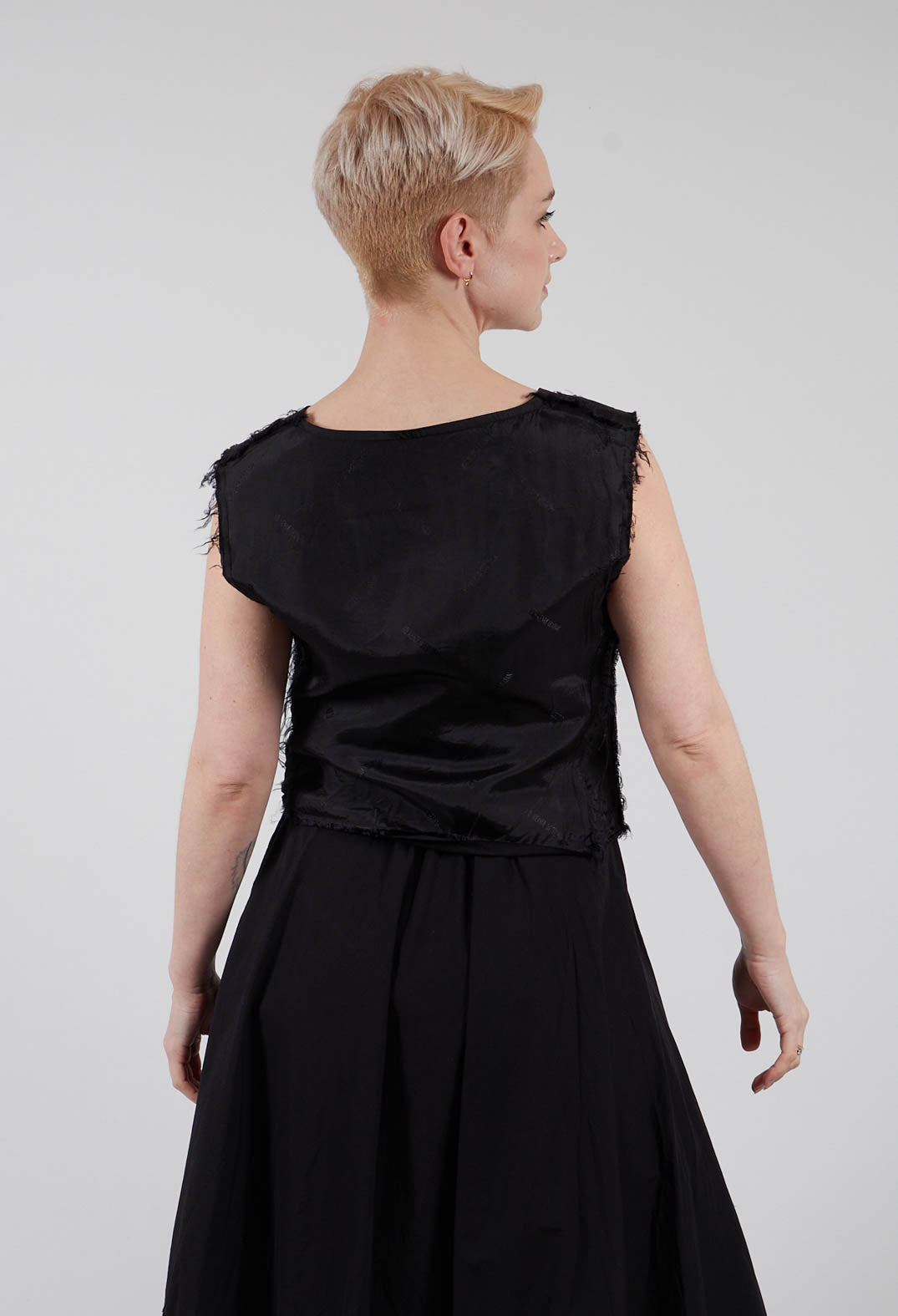 Kats Vest in Black