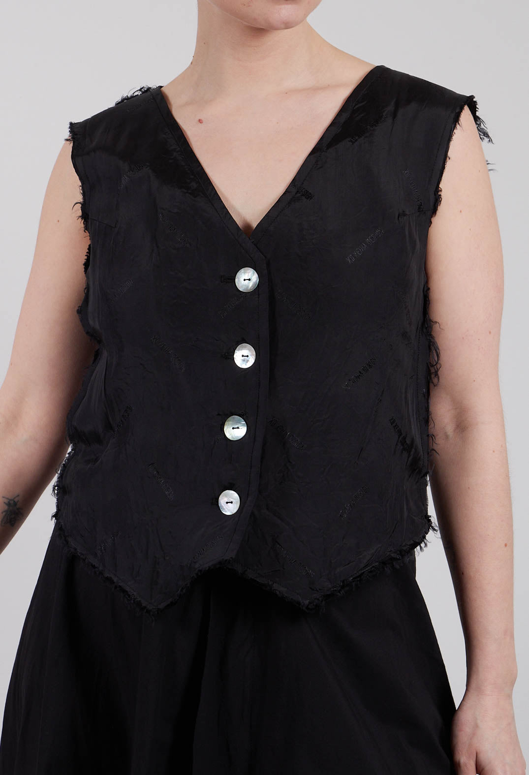 Kats Vest in Black