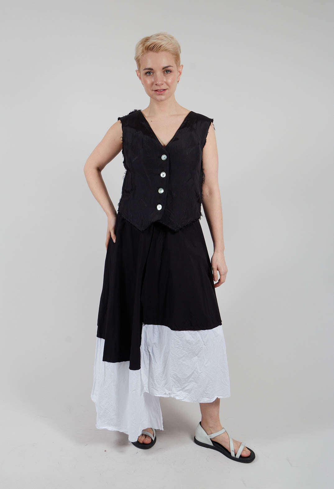 Kats Vest in Black