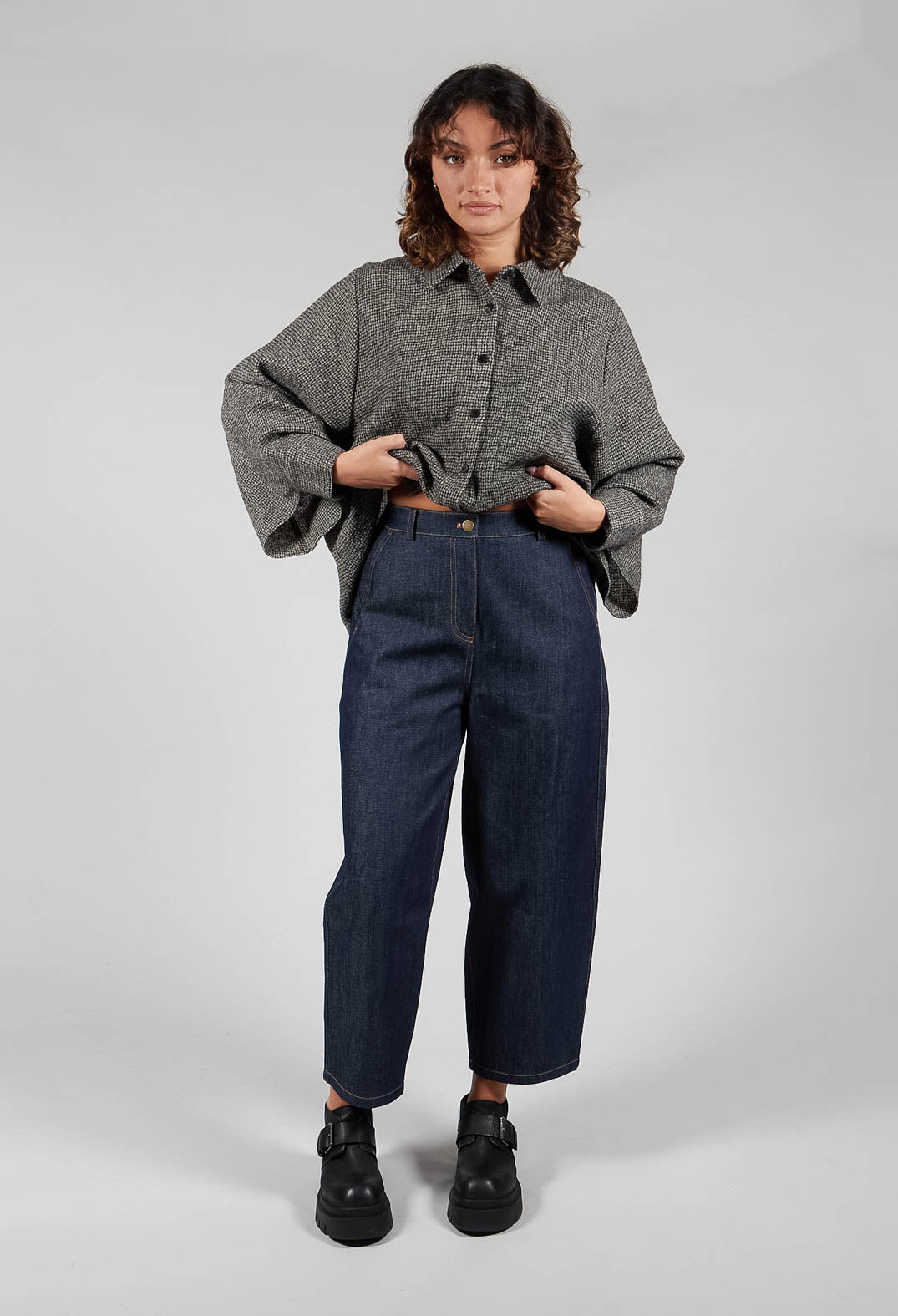 Wide Leg Capri Trousers in Dark Blue