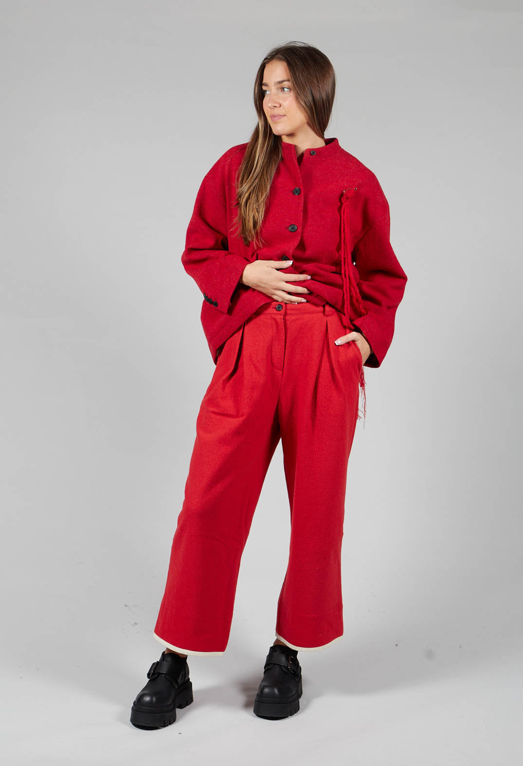 Pleated Trousers with Contrast Lining in Red Anthracite