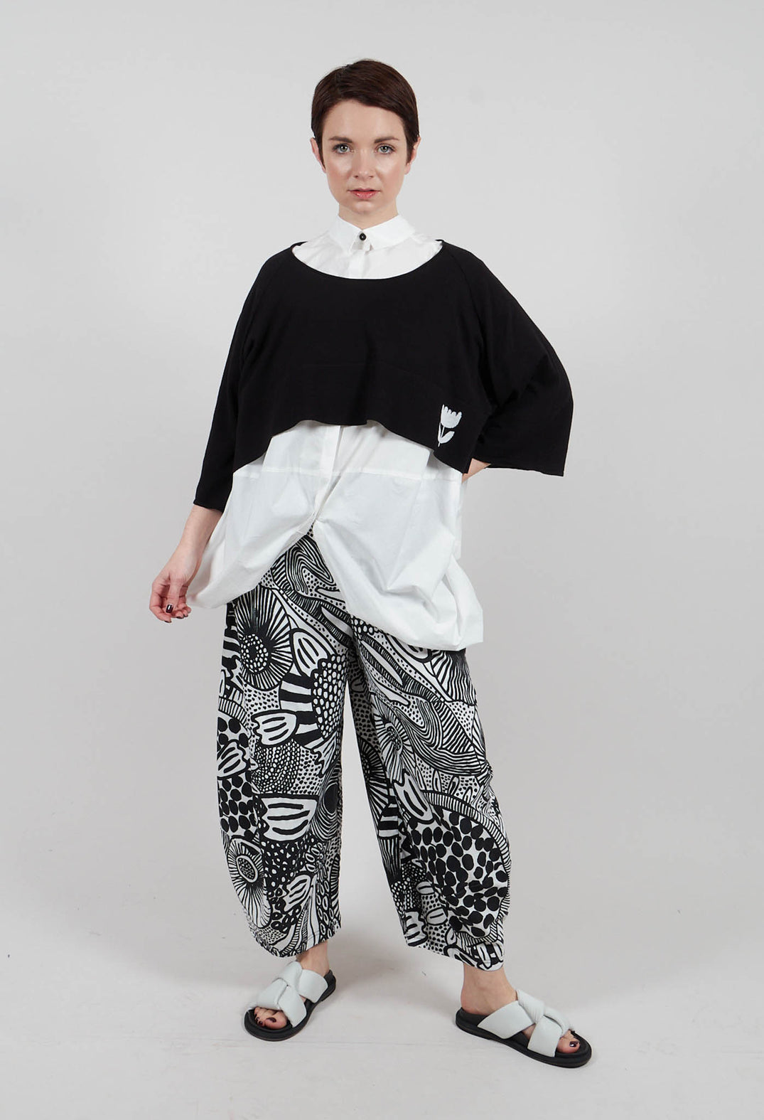 Cotton Knit Cropped Jumper in Black - 3330713