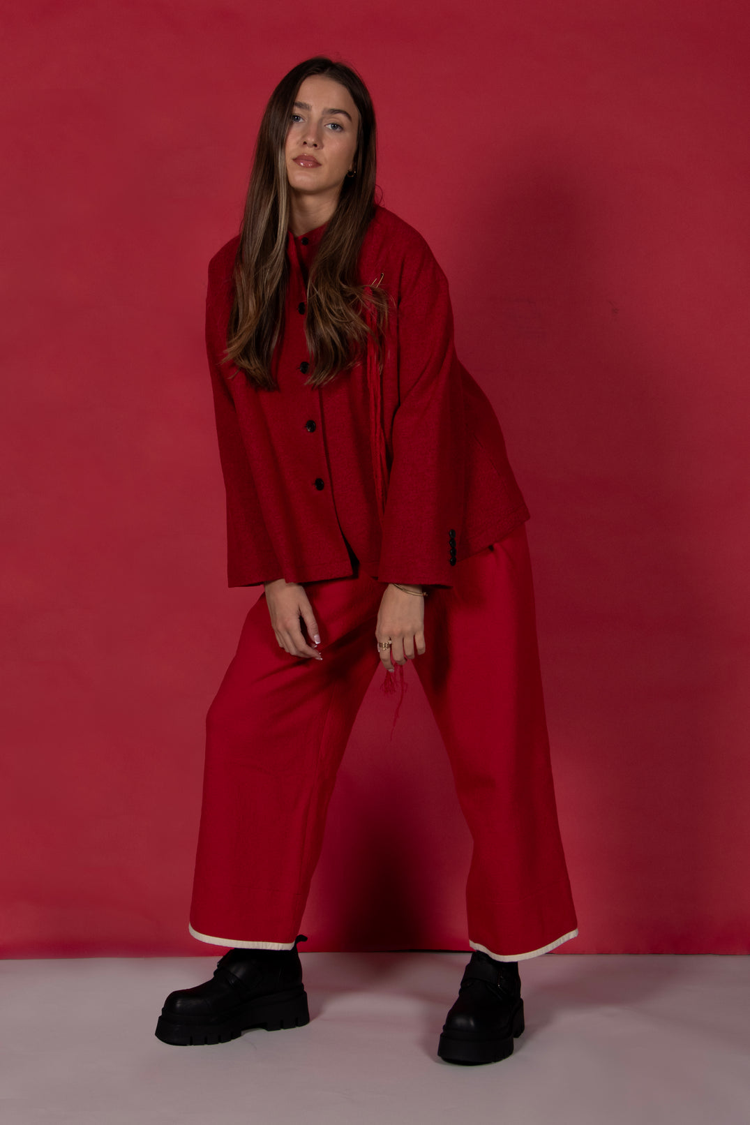 Pleated Trousers with Contrast Lining in Red Anthracite