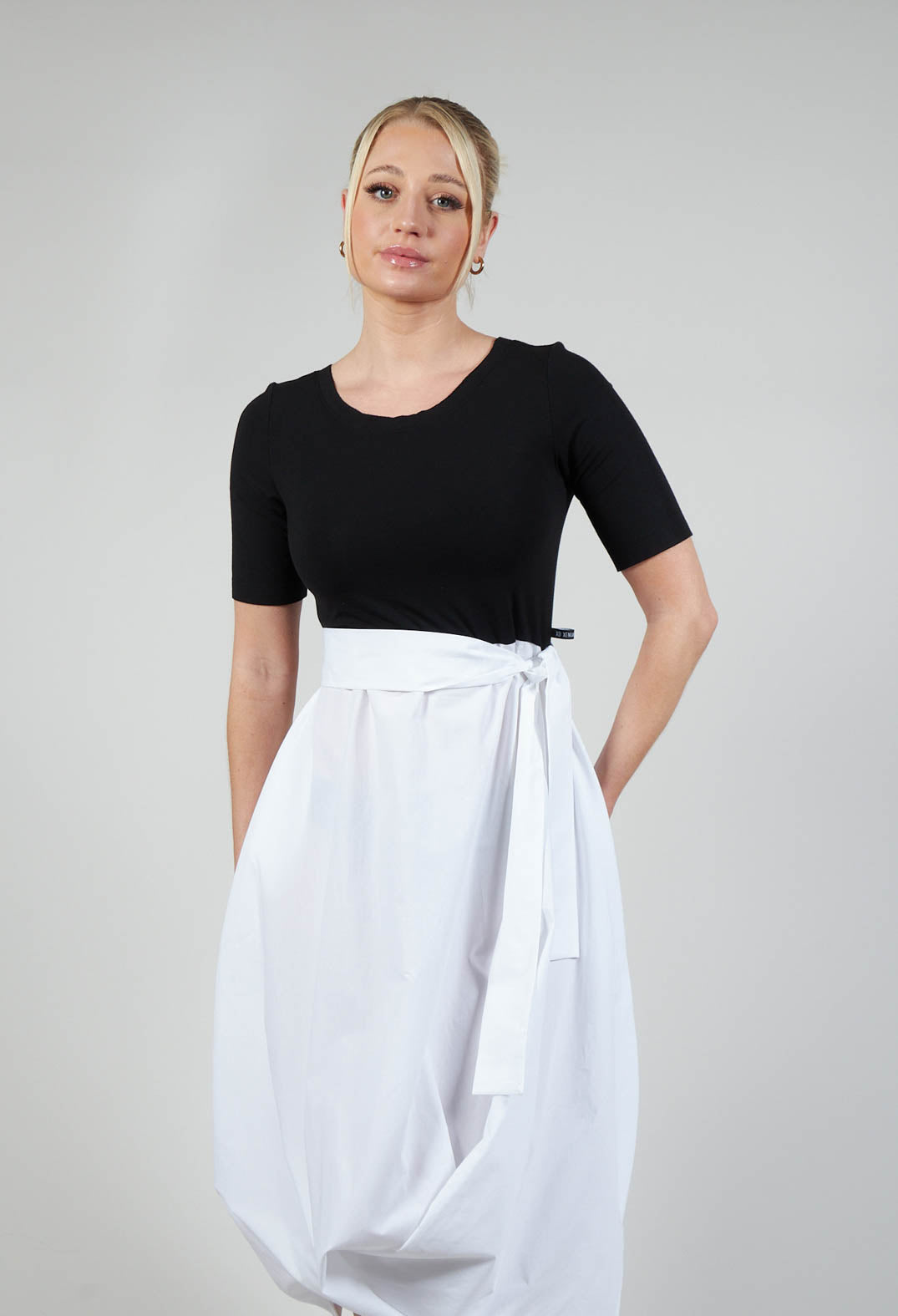 LEMU1 Dress in Black with White