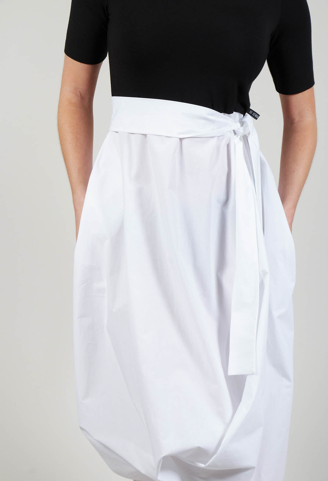 LEMU1 Dress in Black with White