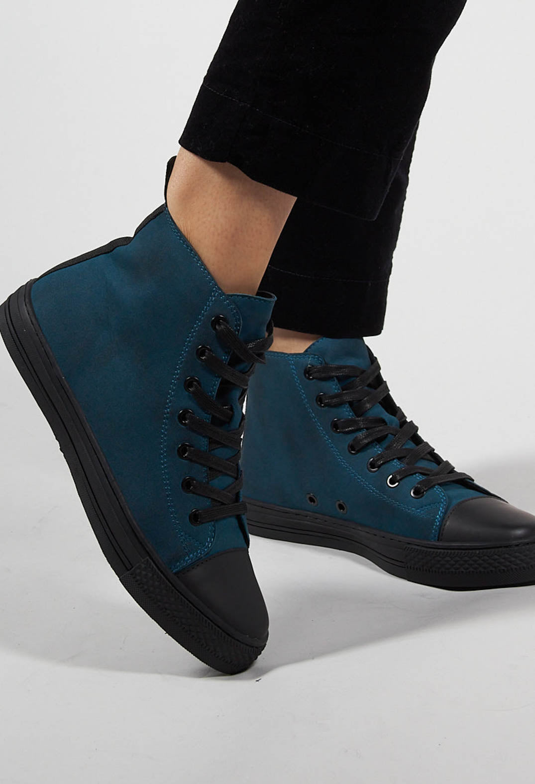 Lace up High Top Pumps in Ink