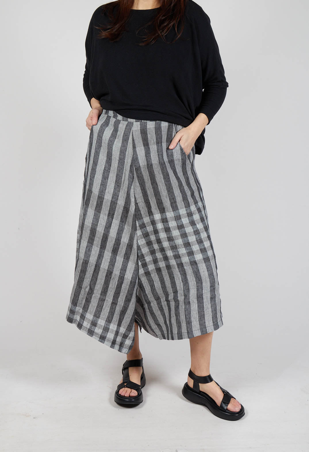 Lepre LQ Trousers in Nero